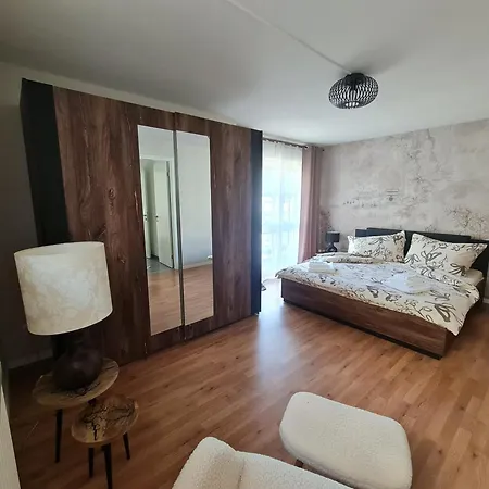 Ruetiboda Bis 17 Personen דירה